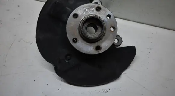 Front wheel hub