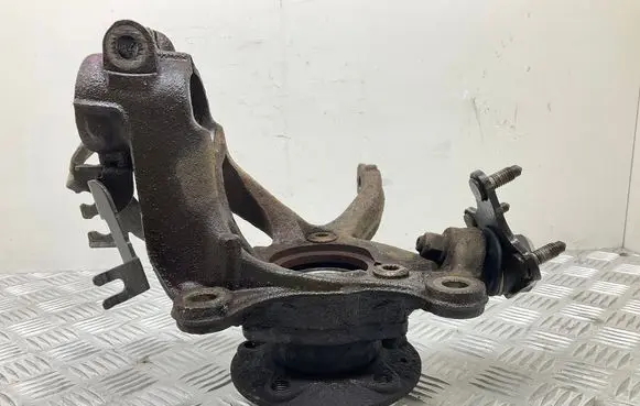 Front wheel hub