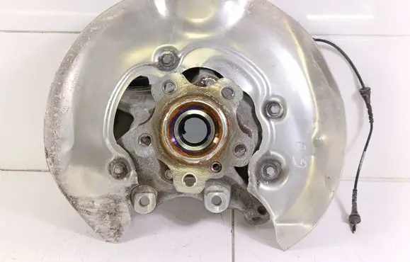 BMW i4 Rear wheel hub spindle/knuckle 6893274 146056