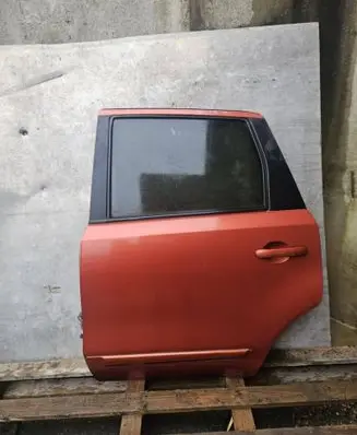 Nissan Note (E11) Rear door