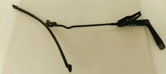 Front wiper blade arm