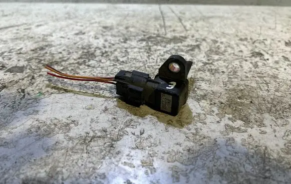 Mazda 323 Air pressure sensor E1T10372 A2129 KL47