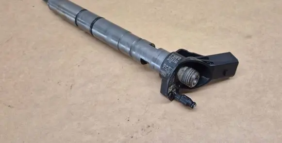 Audi A6 S6 C6 4F Fuel injector 059130277AJ 0445115054