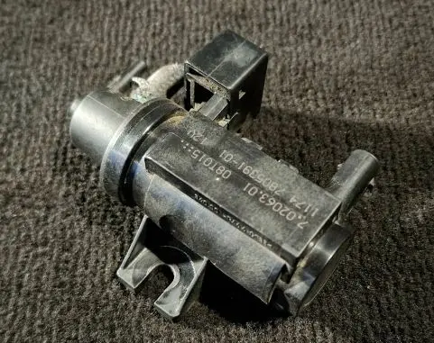 BMW 1 E81 E87 Turbo solenoid valve 7805391 08T015 0206301