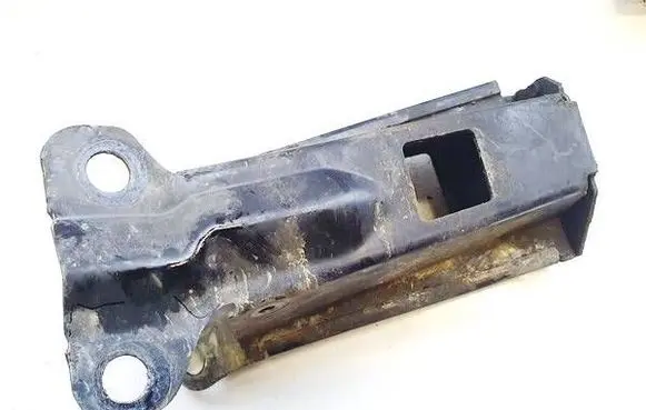 Volvo S80 Engine mounting bracket