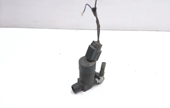 Volvo V70 Windscreen/windshield washer pump