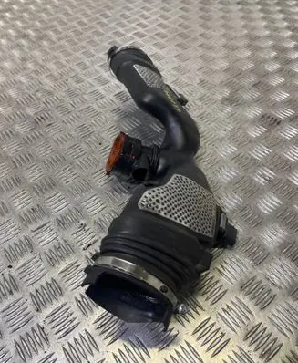 Mercedes-Benz E W212 Turbo air intake inlet pipe/hose 0610205A