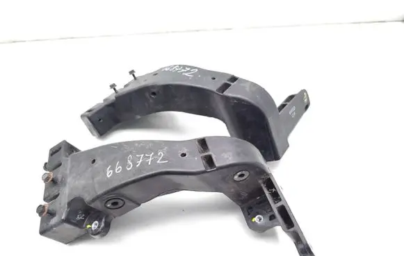 Hyundai i40 Front bumper mounting bracket 641463Z000 641363Z000