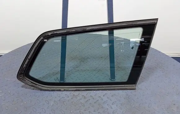 Volkswagen PASSAT B8 Rear side window 3G9845298