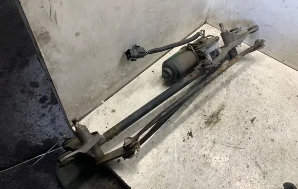 Front wiper linkage