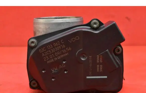 Volkswagen Golf Plus Throttle body valve 03C133062C