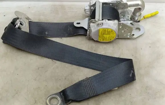 Toyota Avensis T270 Front seatbelt 7P2510P 122834