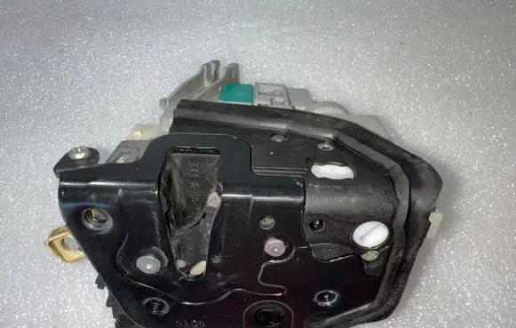 Audi A6 S6 C7 4G Front door lock 8J1837016F
