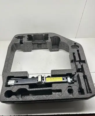Audi A4 S4 B8 8K Tool set 8T0012109A 8J0011031C