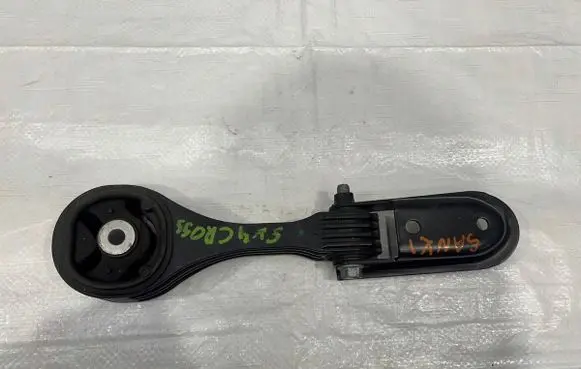 Suzuki SX4 S-Cross Gearbox mounting bracket