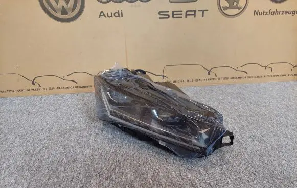 Skoda Superb B8 (3V) Headlight/headlamp 3P1941016A