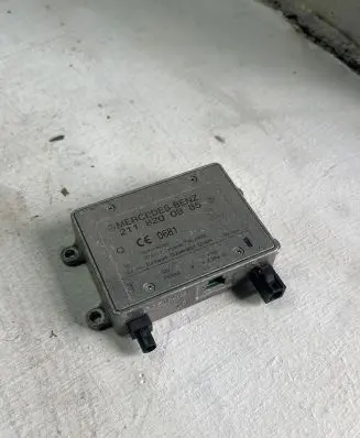 Mercedes-Benz E W211 Antenna control unit 2118200885 09702112