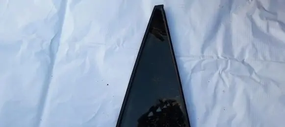 Rear vent window glass