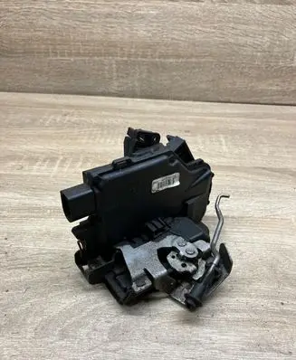Audi A6 S6 C5 4B Rear door lock 4B0839015G LEFTSIDE