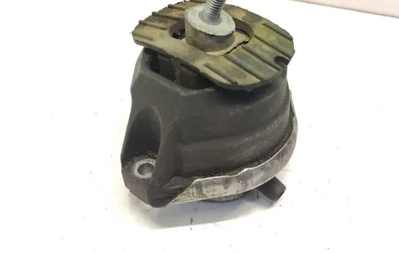BMW 5 E60 E61 Engine mount bracket 6774620