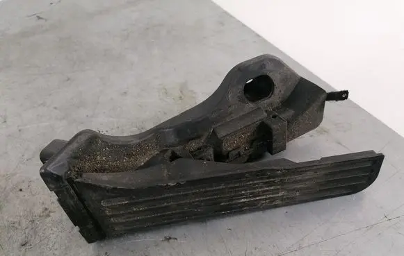 Volkswagen Golf Plus Accelerator throttle pedal 1K1721503M