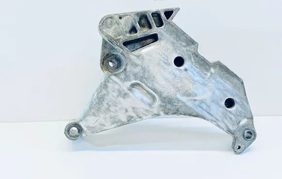 Engine mounting bracket