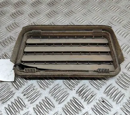 Mercedes-Benz X-class W470 Quarter panel pressure vent 768044JG0D