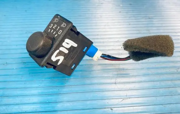 Nissan Primera Headlight level height control switch 37044A