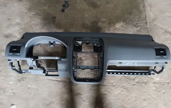 Volkswagen Golf V Dashboard 