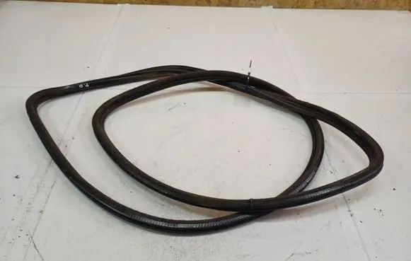 Volkswagen PASSAT B4 Rubber seal front coupe door 