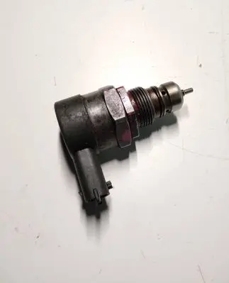 Volvo S80 Fuel pressure regulator 0281002712 30777576 24720717