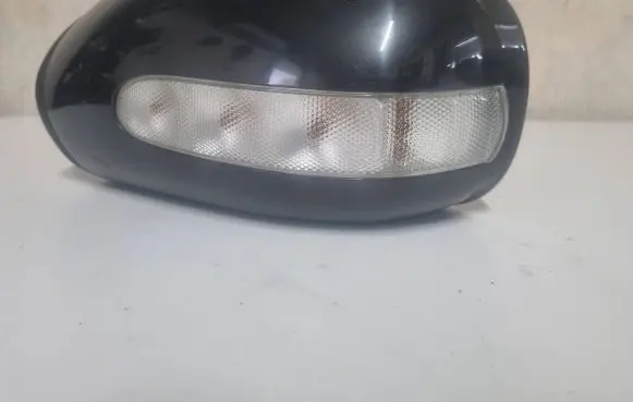 Mercedes-Benz C W203 Front door electric wing mirror 413133417
