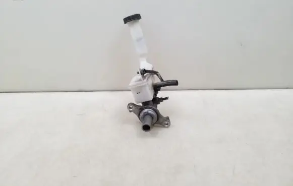 Nissan Pulsar Master brake cylinder 32070564