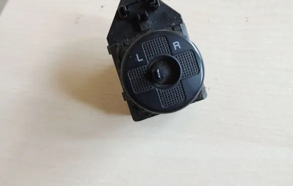 Ford Fusion Wing mirror switch