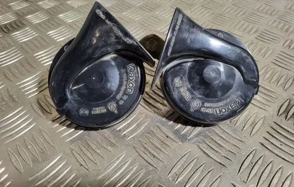 Audi A6 S6 C4 4A Horn signal