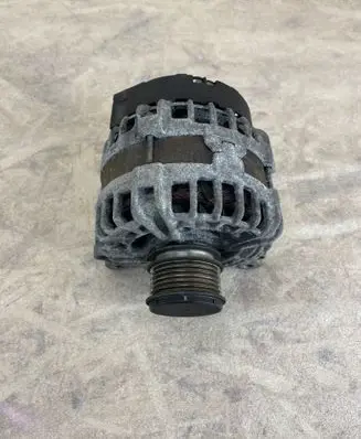 Volkswagen PASSAT B7 Generator/alternator 03L903023B