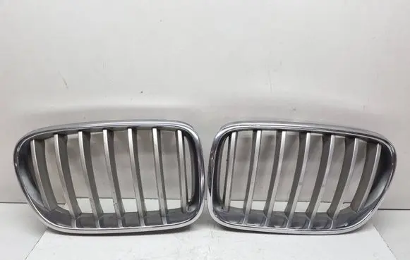 BMW X3 F25 Front bumper upper radiator grill 7210726