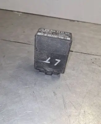 Volkswagen II LT Coolant fan relay 0165452332 05014000