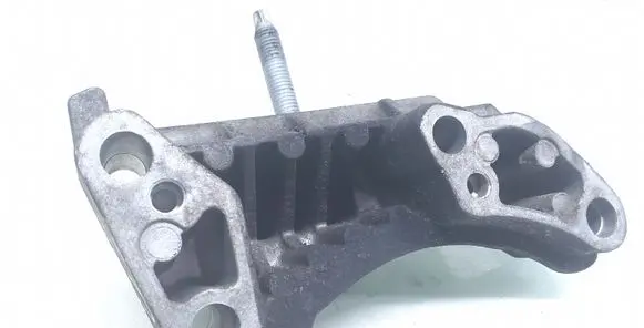 Ford Focus Engine mounting bracket 3M516030