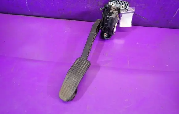 Volvo S60 Accelerator throttle pedal