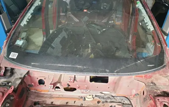 Volvo S60 Front windscreen/windshield window 