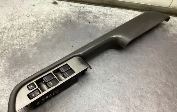 Nissan X-Trail T30 Electric window control switch 80949EQ3007400