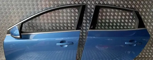 Volvo V40 Front door VOLVOV40 SUDU8867189