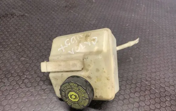 Brake fluid reservoir