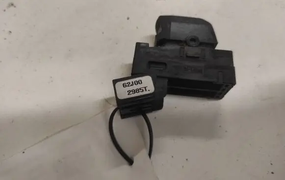 Suzuki Grand Vitara II Electric window control switch 62J002985T