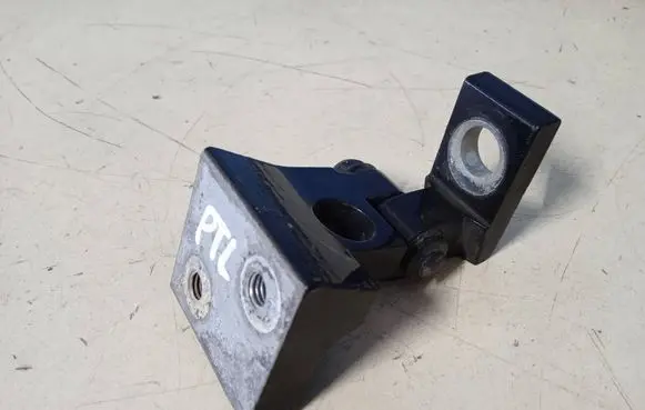 Volkswagen Touareg I Rear door upper hinge 7L0833401
