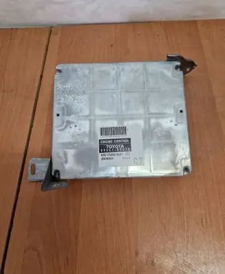 Toyota Avensis T250 Engine control unit/module 8966105C70 MB1758008681 1758008681