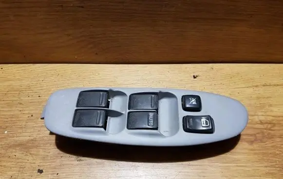 Nissan Almera Tino Electric window control switch