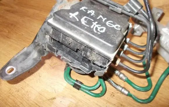 Citroen Xsara Picasso ABS Pump 0265950330 9661963680