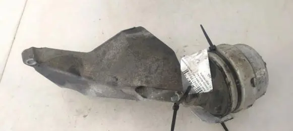 Audi A4 S4 B6 8E 8H Engine mounting bracket 8E0199307A